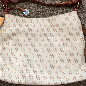 Dooney and Bourke Medium Sac w/Twisted Strap